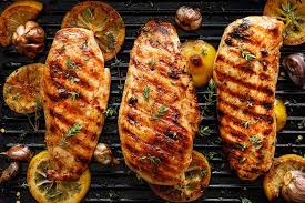 PECHUGA A LA PARRILLA - 300G PECHUGA DE POLLO + PAPAS FRITAS + ENSALADA + CREMAS