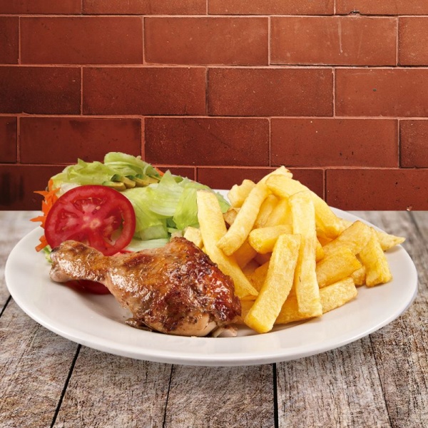 1/8 POLLO A LA BRASA - PAPAS FRITAS + ENSALADA + CREMAS